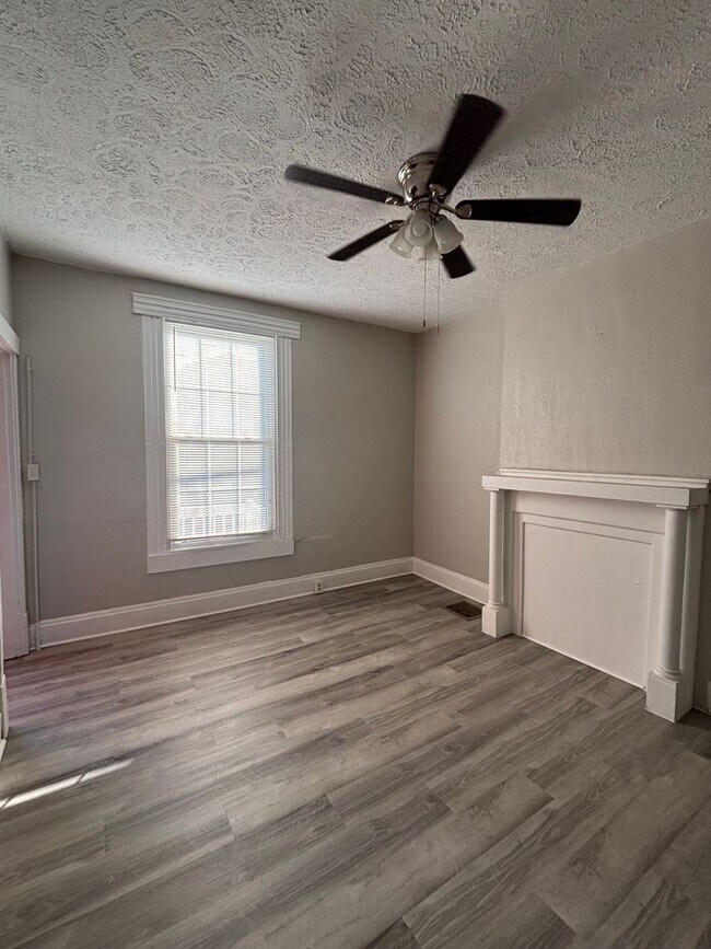 850-852 E Livingston Ave.