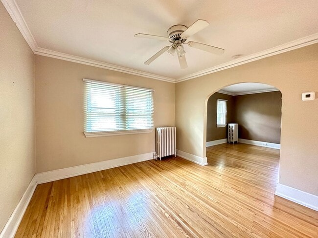 Photo - 2320 E 2nd St Unit 2 (Upper)