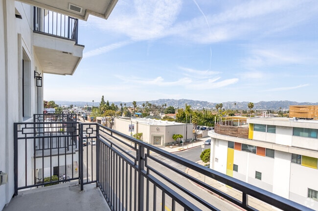 1BR, 1BA - 556SF Balcony