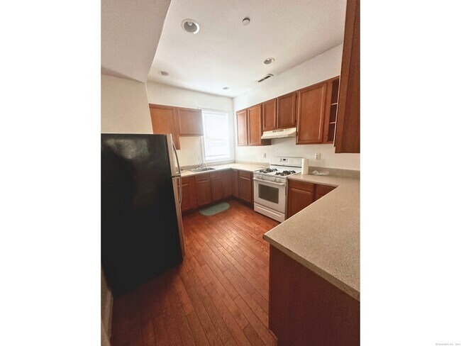 Photo - 54-58-58 Clarence St