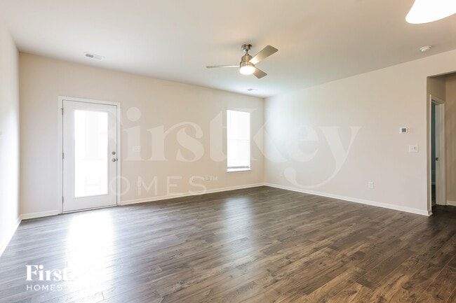 Photo - 427 Stonefence Dr