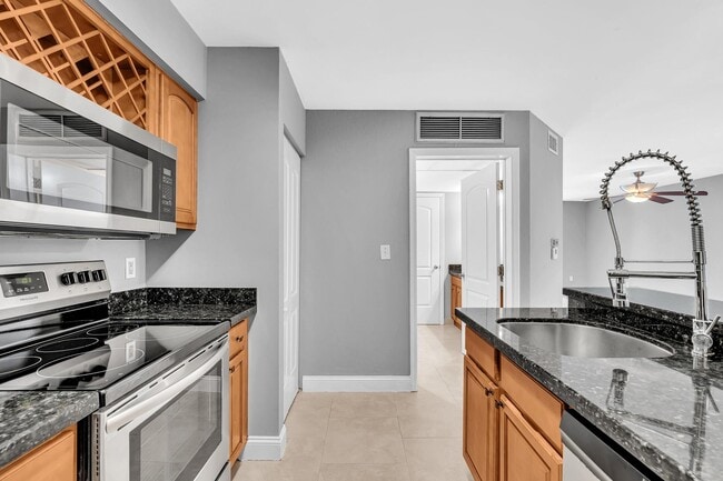 Photo - 2820 N Oakland Forest Dr