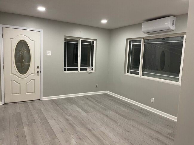 Photo - 783 W Sepulveda St