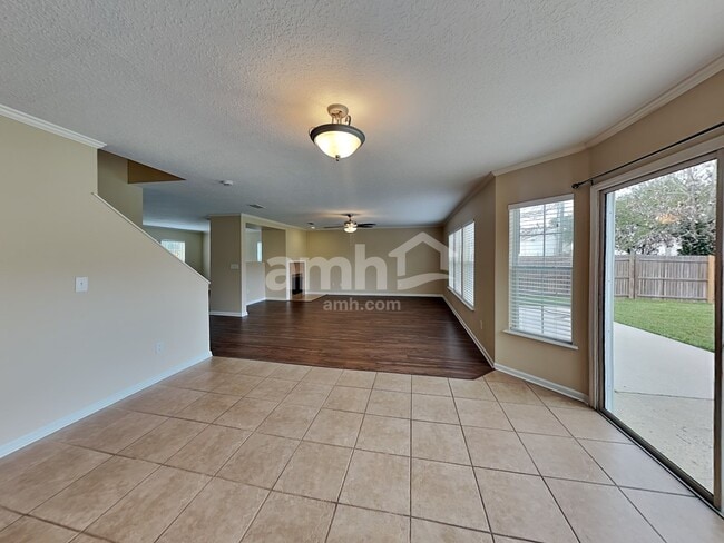 Photo - 325 Van Gogh Cir