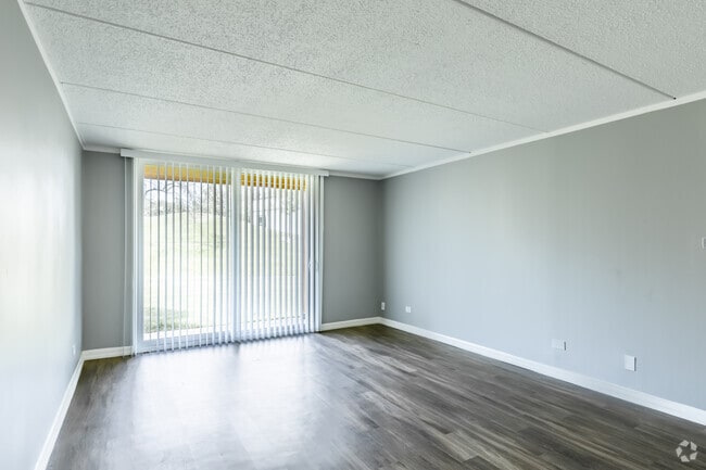 1BR, 1BA - Living