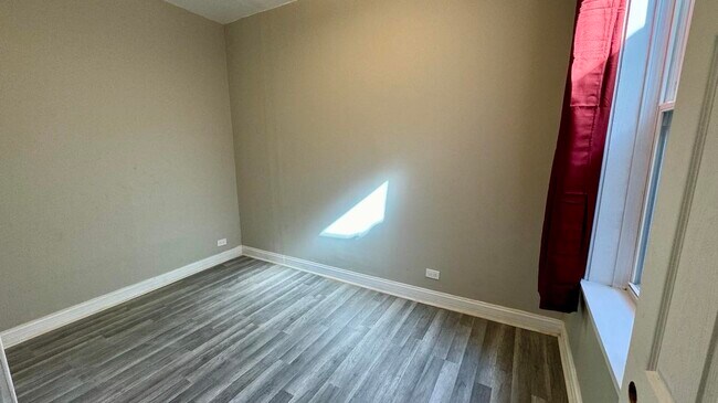 Photo - 1254 N Bosworth Ave Unit 3R