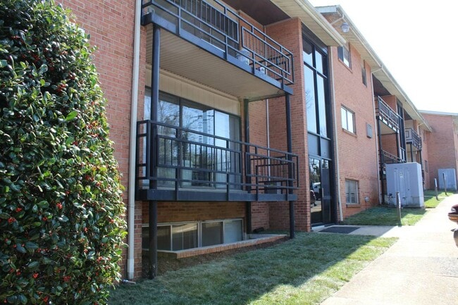 Photo - The Greenbrier Apartments