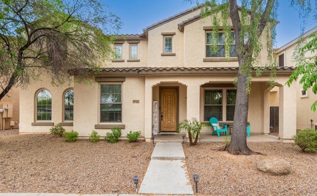 Building Photo - Amazing 4 bedroom In Lyons Gate!