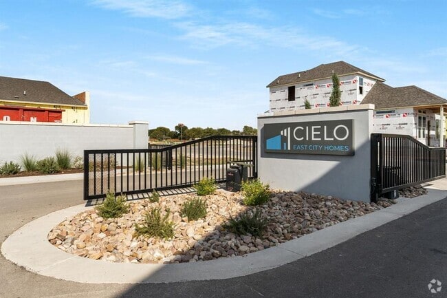 Building Photo - 17506 El Hidalgo Dr Rental