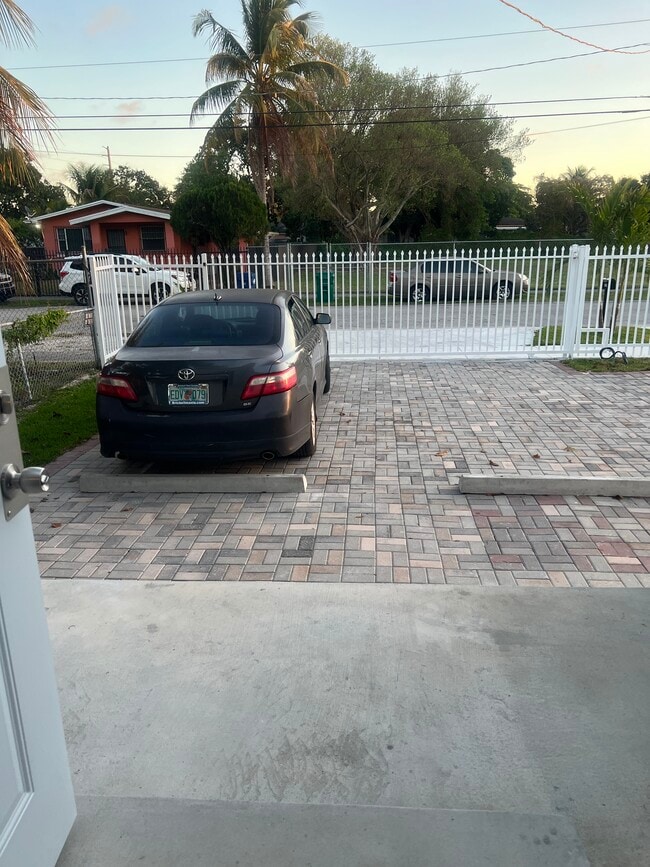 Photo - 2331 NW 64th St Unit 1