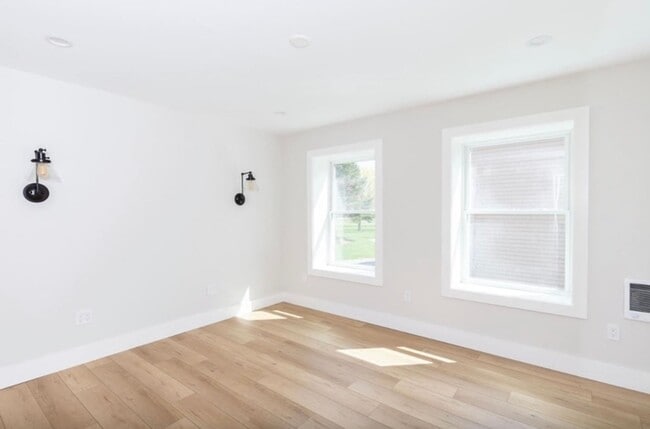 Photo - 1 Bedroom Home in Charlotte VT Available 11/1!