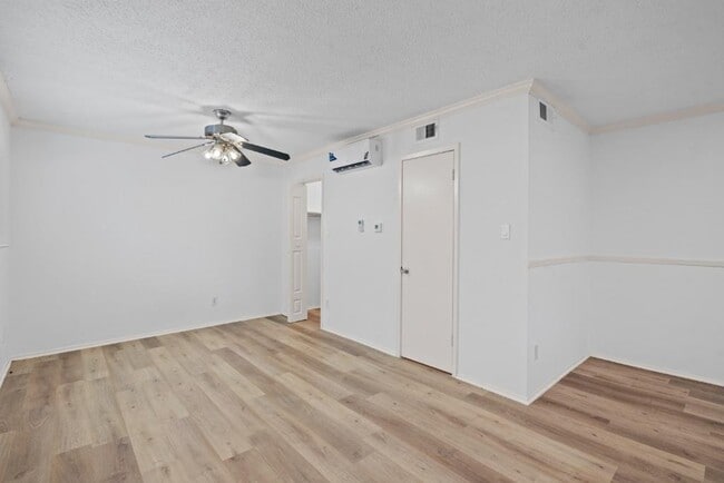 Photo - 4105 Speedway Apartment Unit 204
