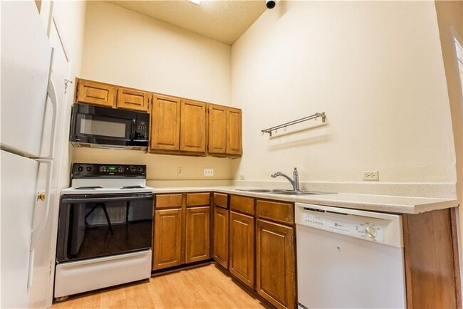Photo - 2216 San Gabriel St Unit 206