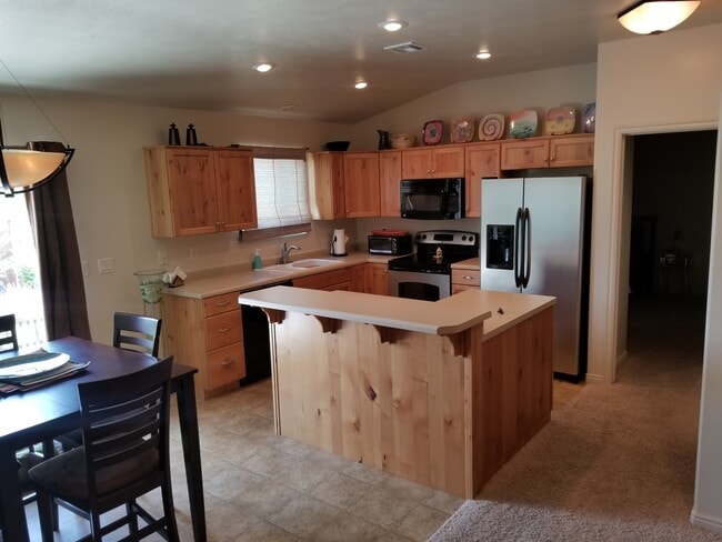 Photo - Fully Furnished!! Snowbird and builder Special! Flexible lease options available.