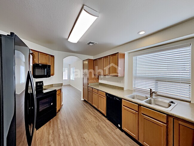 Photo - 15848 W Linden St