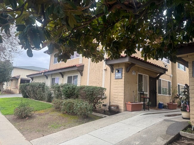 Photo - 721-721 Menker Ave Unidad 2