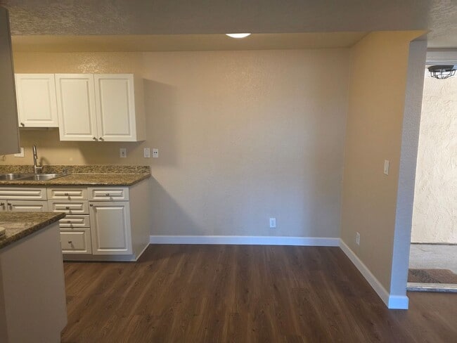 Photo - 240 W Lincoln Ave