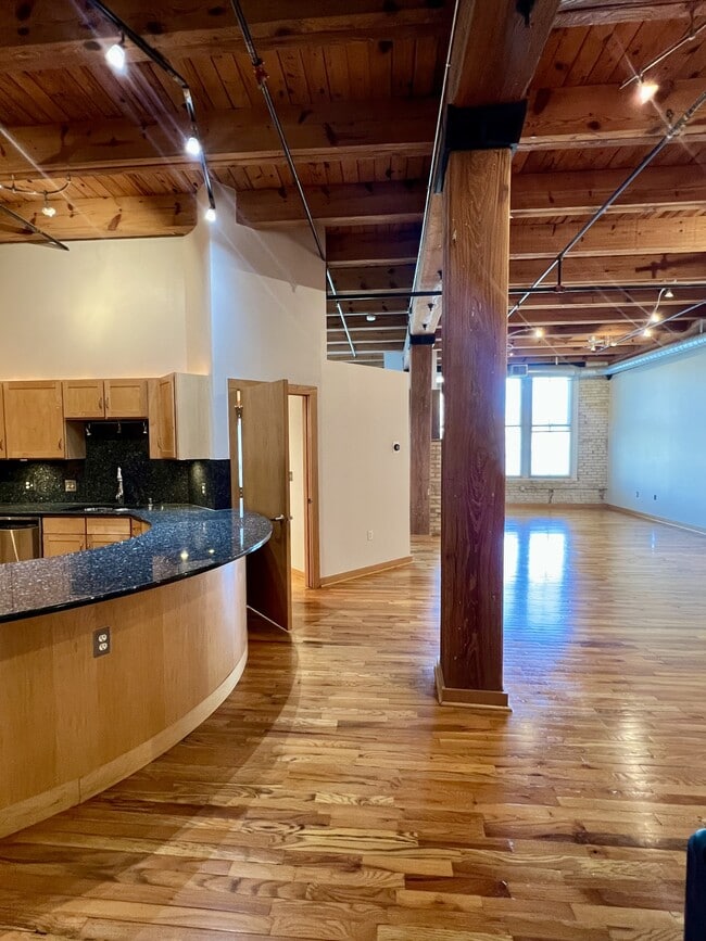 Photo - 413 N 2nd St