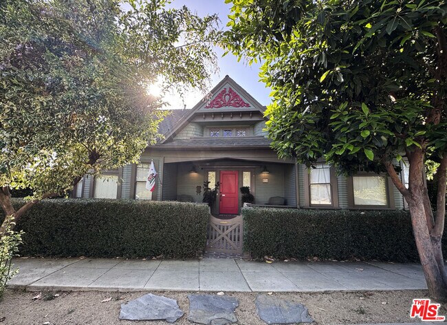 Photo - 814 E Edgeware Rd
