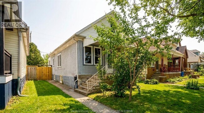 Photo - 1153 Gladstone Ave