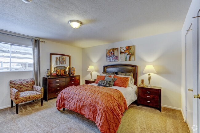 1BR, 1BA - 755SF - Bedroom
