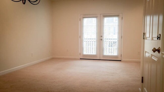 926 Price Ln