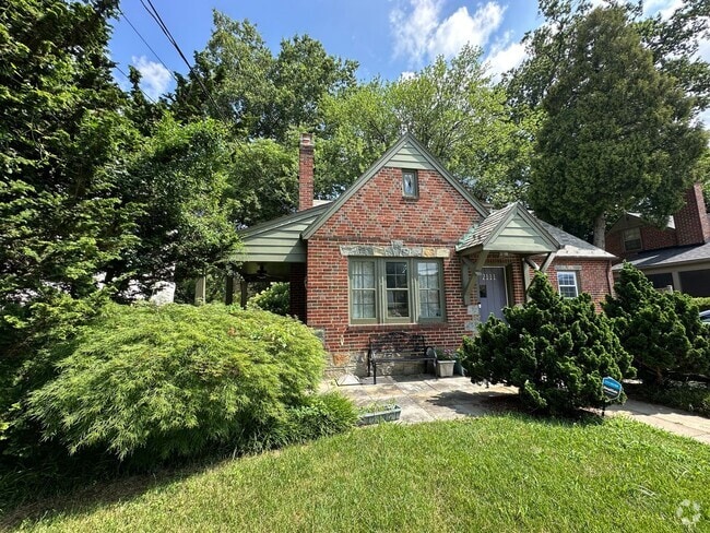 Building Photo - Charming 1930s Stone & Brick Cottage – 3BR... Rental