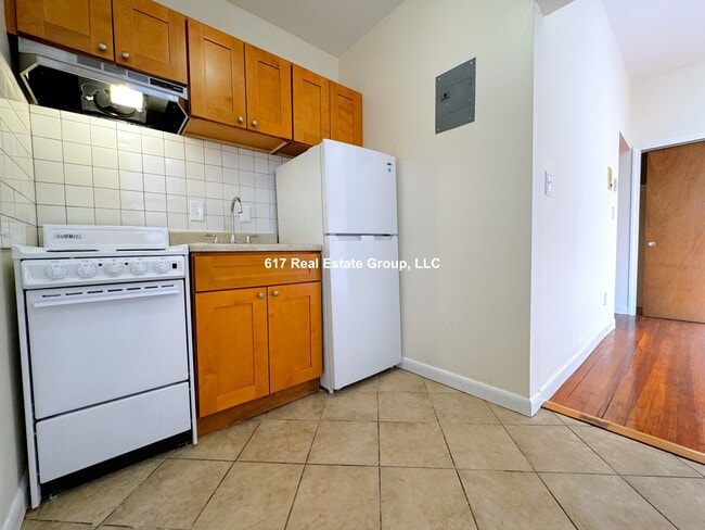 Building Photo - 60 Brighton Ave Rental