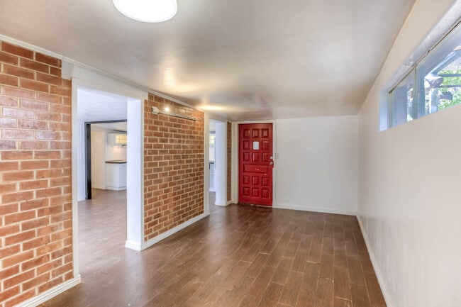 Building Photo - 2555 E Fort Lowell Rd