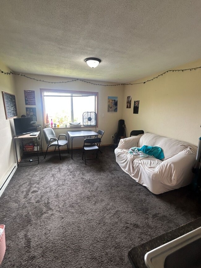 Photo - 827-829 E 3rd St Unidad #4