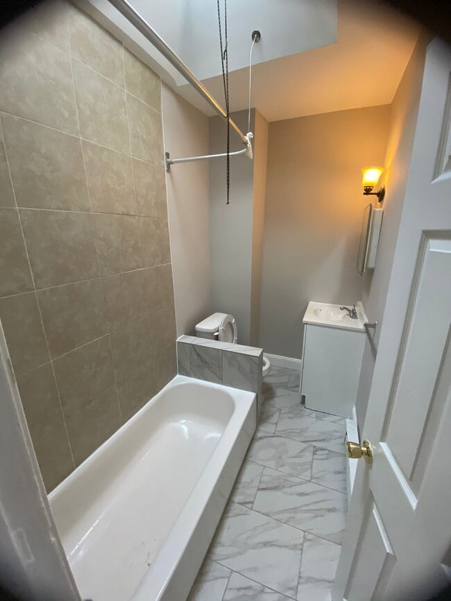 Photo - 5917 Irving St