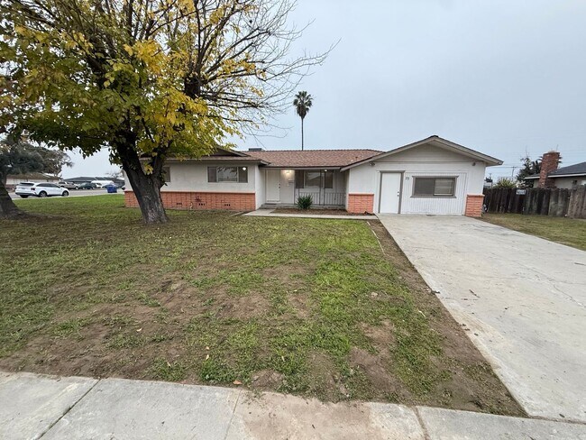 Building Photo - APPLY NOW!!!!