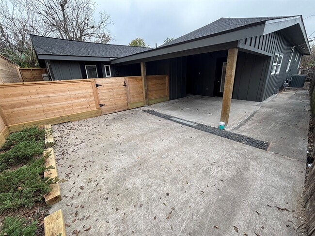 Photo - 430 N Hutcheson St