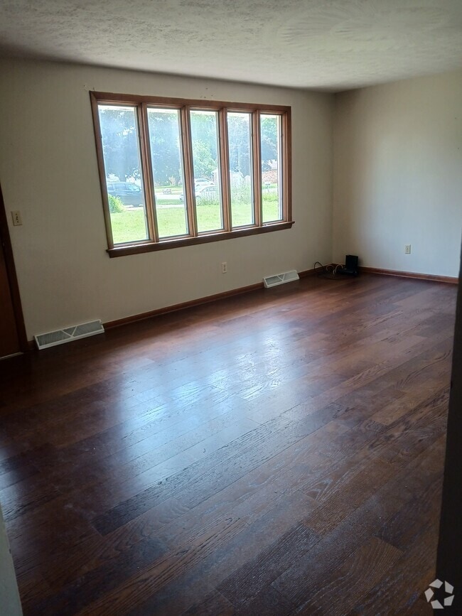 Building Photo - 3814 Kaiser Ave NE Unit 3814 Kaiser Rental