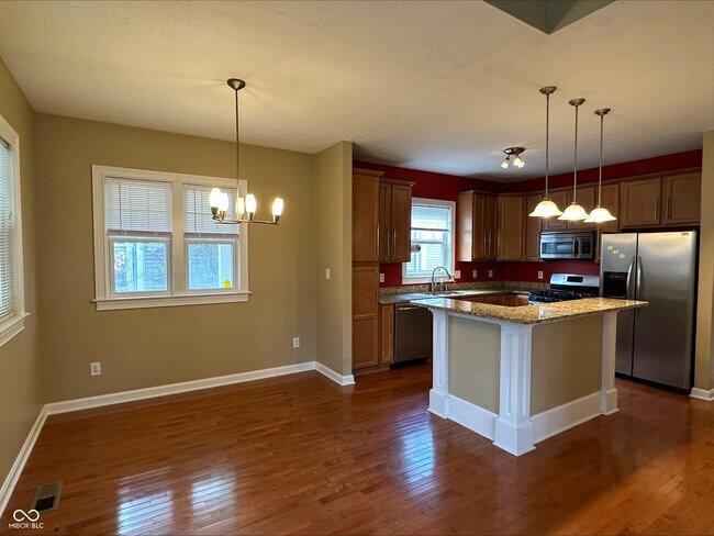 Photo - 1720 Yandes St