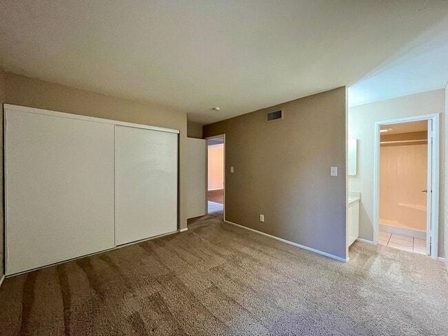 Photo - Tuckey Ln #225