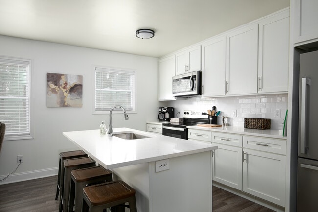 Photo - 512 Wonder Ln