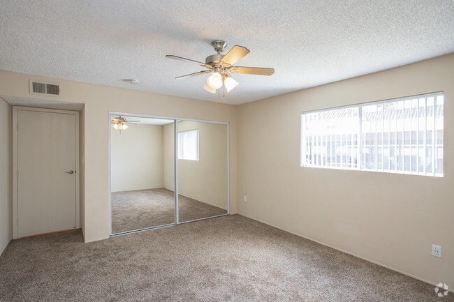1 BR, 1 BA - 701 SF - Casa La Mesa