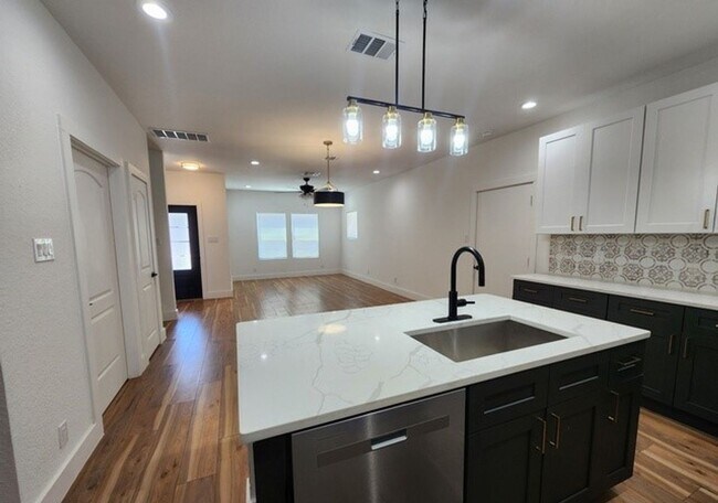 Photo - DOWNTOWN NEW BUILD RETREAT