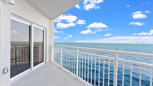 Building Photo - 1825 Riverside Dr Rental