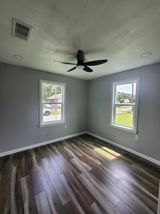 Photo - 3934 Alice St