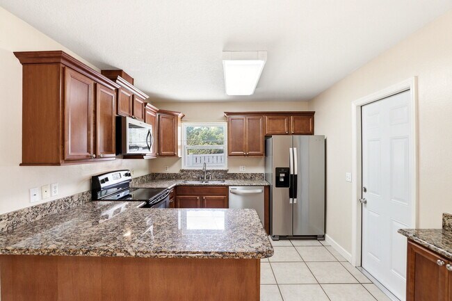 Photo - 125 W 5th St