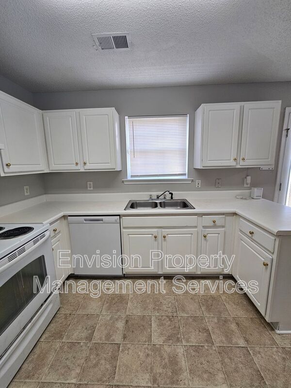 Photo - 336 Coral Cir
