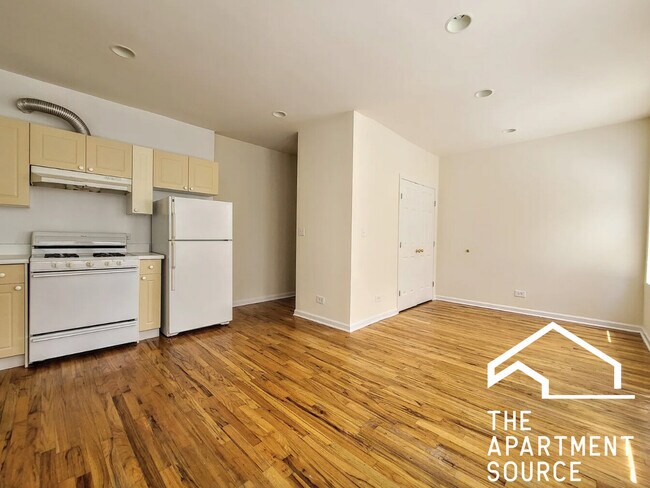 Photo - 928 W Dakin St Unit 305