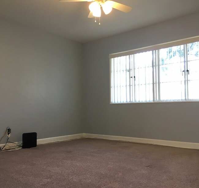 5456 Village Green Unidad 5456 Village Grn