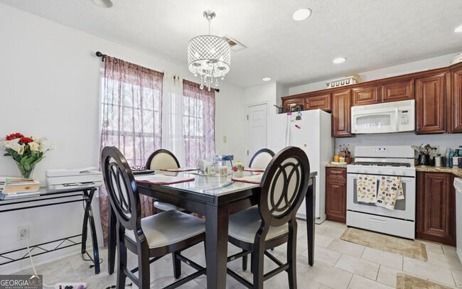 Photo - 205 Oak Grove Way
