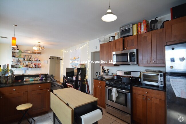 Building Photo - 222-224 Calumet St Unit #2 Rental