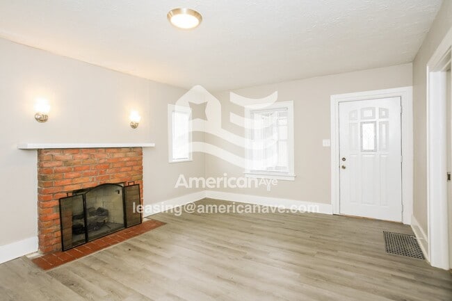 Photo - 202 E Ewing Ave