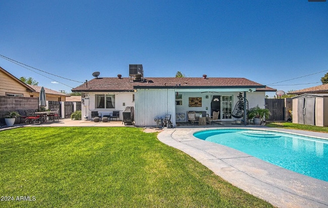 Photo - 422 E Balboa Dr