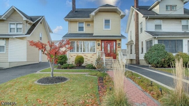 Building Photo - 836 Livingston Rd